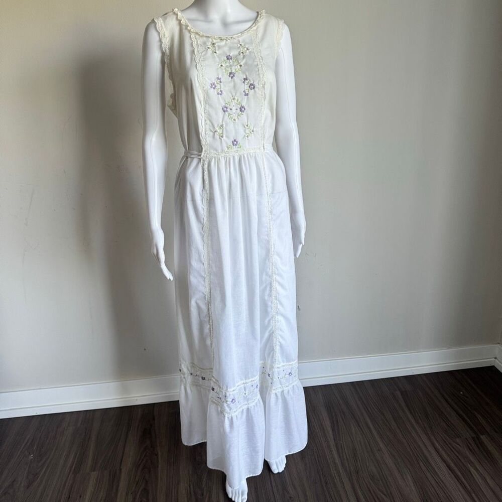 VTG Floral Embroidered Maxi Dress Cottagecore Whimsigoth Sleeveless House Dress